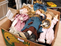 Verzameling poppen (w.o. antiek en porselein) in doos - afbeelding 5 van  5