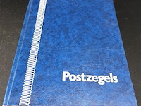 Verzameling postzegels in postzegelboek - afbeelding 2 van  5