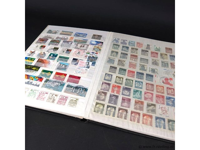 Verzameling postzegels in zegelboek - afbeelding 4 van  5