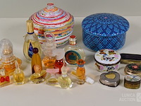 Verzameling snuisterijen/parfum - afbeelding 1 van  4