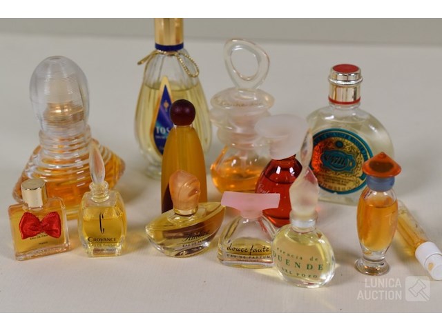 Verzameling snuisterijen/parfum - afbeelding 2 van  4