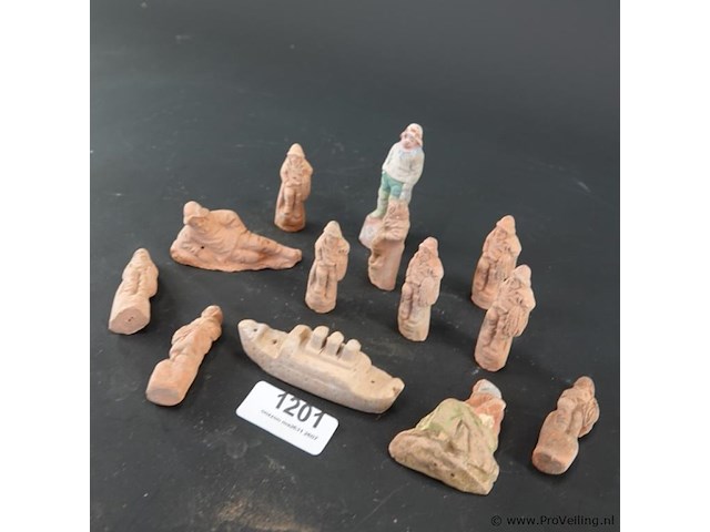 Verzameling terracotta figuren - afbeelding 2 van  5