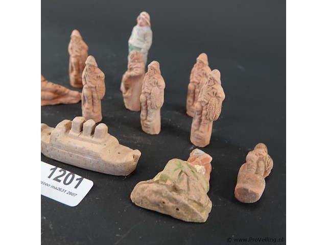 Verzameling terracotta figuren - afbeelding 3 van  5