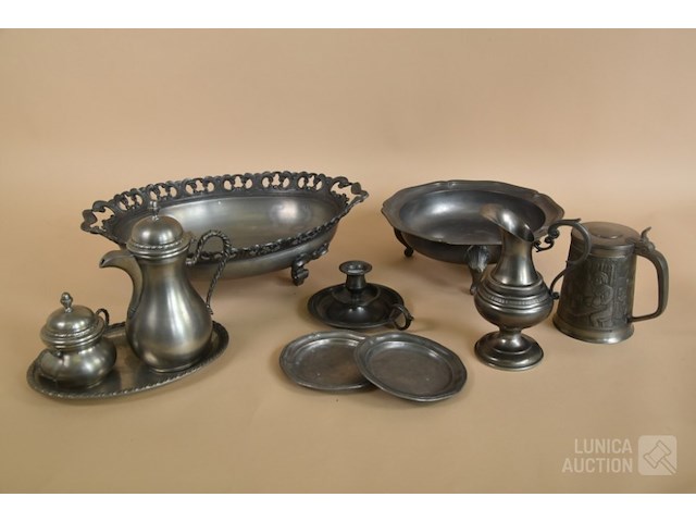 Verzameling tinnen items - afbeelding 1 van  8