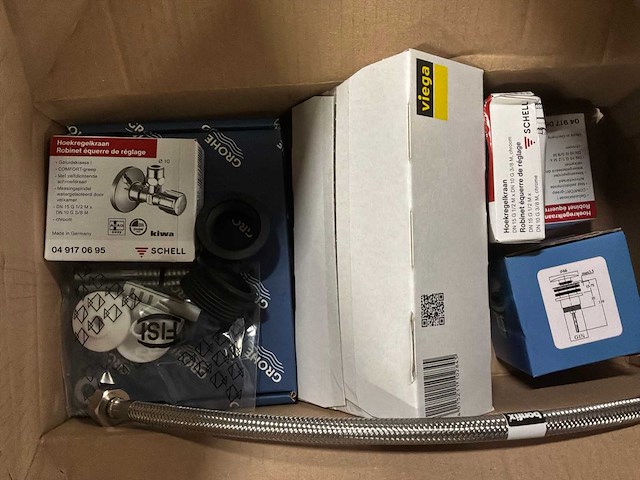 Verzameling verschillende sanitair - afbeelding 3 van  21