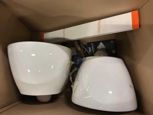 Verzameling verschillende sanitair - afbeelding 12 van  21