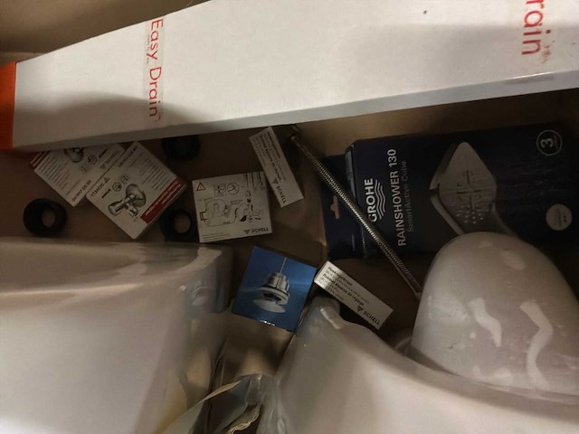 Verzameling verschillende sanitair - afbeelding 16 van  21