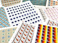 Verzameling volledige vellen en veldelen met nederlandse postfrisse postzegels uit 1977 - afbeelding 4 van  6