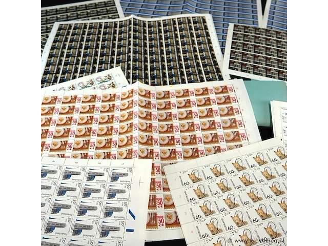 Verzameling volledige vellen en veldelen met nederlandse postfrisse postzegels uit 1985 - afbeelding 4 van  5