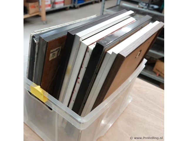 Verzameling wandversiering w.o. olieverf, drukken, ingelijst, e.d. - afbeelding 4 van  5