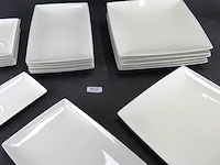 Verzameling witte, vierkante en rechthoekige serviesdelen - afbeelding 3 van  4