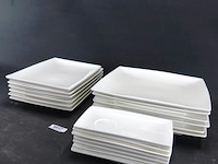 Verzameling witte, vierkante en rechthoekige serviesdelen - afbeelding 4 van  4