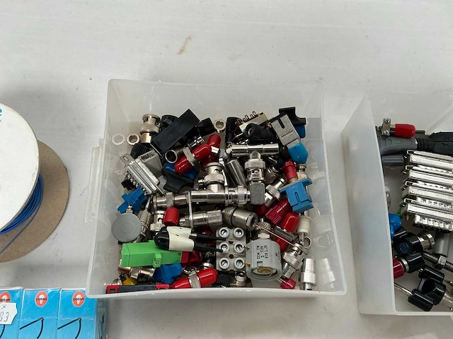 Verzamelkavel van laboratoriumapparatuur, lenzen, sensoren, electrionica en lasers - afbeelding 5 van  88