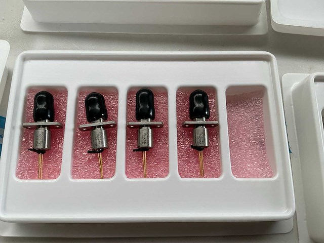 Verzamelkavel van laboratoriumapparatuur, lenzen, sensoren, electrionica en lasers - afbeelding 14 van  88