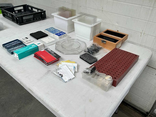 Verzamelkavel van laboratoriumapparatuur, lenzen, sensoren, electrionica en lasers - afbeelding 18 van  88