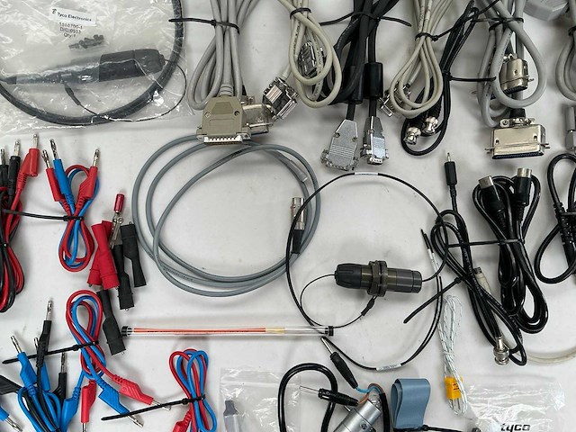 Verzamelkavel van laboratoriumapparatuur, lenzen, sensoren, electrionica en lasers - afbeelding 34 van  88