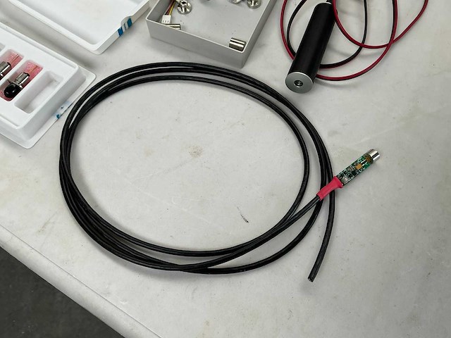 Verzamelkavel van laboratoriumapparatuur, lenzen, sensoren, electrionica en lasers - afbeelding 47 van  88