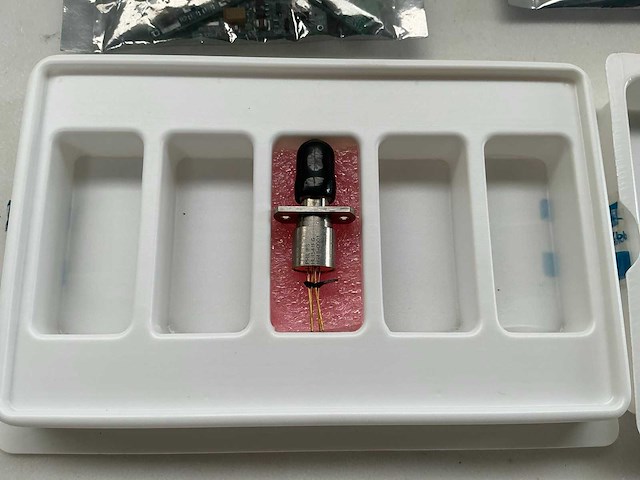 Verzamelkavel van laboratoriumapparatuur, lenzen, sensoren, electrionica en lasers - afbeelding 48 van  88