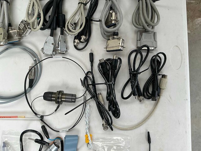 Verzamelkavel van laboratoriumapparatuur, lenzen, sensoren, electrionica en lasers - afbeelding 52 van  88