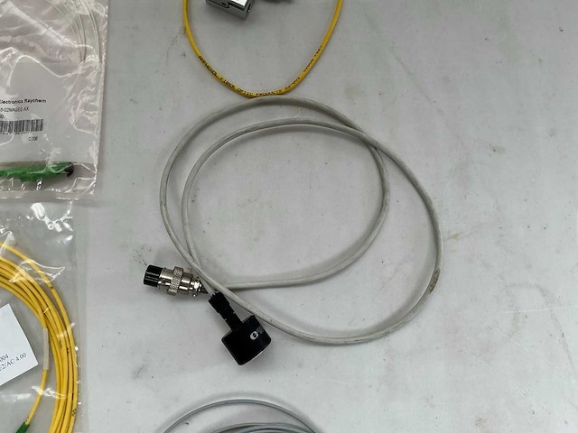 Verzamelkavel van laboratoriumapparatuur, lenzen, sensoren, electrionica en lasers - afbeelding 53 van  88