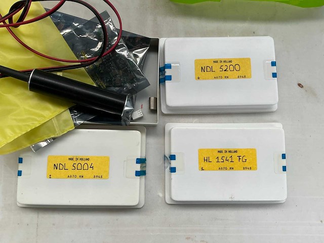 Verzamelkavel van laboratoriumapparatuur, lenzen, sensoren, electrionica en lasers - afbeelding 57 van  88