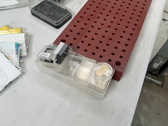 Verzamelkavel van laboratoriumapparatuur, lenzen, sensoren, electrionica en lasers - afbeelding 61 van  88
