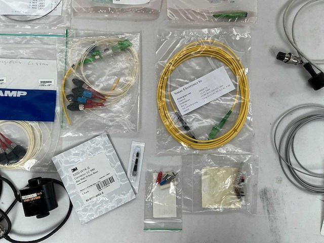 Verzamelkavel van laboratoriumapparatuur, lenzen, sensoren, electrionica en lasers - afbeelding 62 van  88