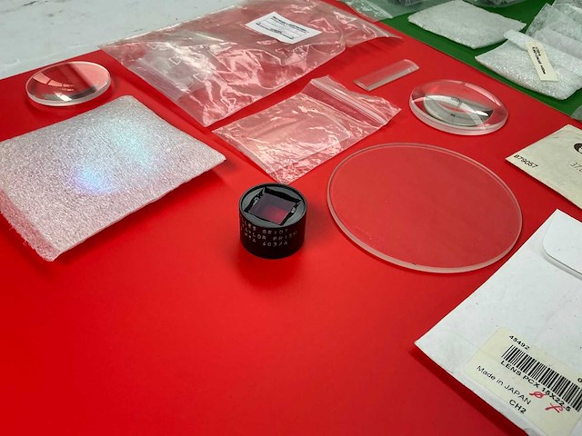 Verzamelkavel van laboratoriumapparatuur, lenzen, sensoren, electrionica en lasers - afbeelding 73 van  88