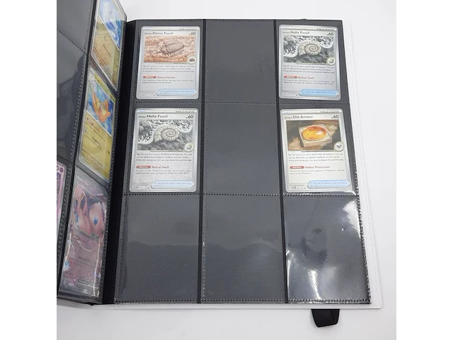 Verzamelmap met kaarten, pokémon, o.a. ivysaur mew en 002/165 - afbeelding 28 van  43
