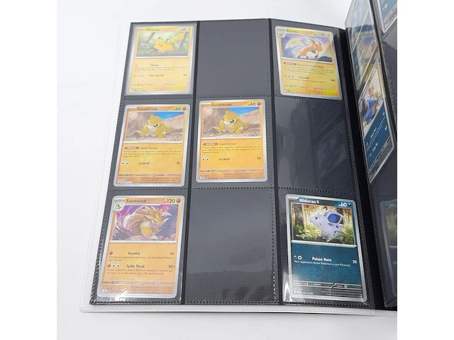 Verzamelmap met kaarten, pokémon, o.a. ivysaur mew en 002/165 - afbeelding 41 van  43