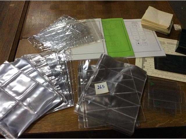 Verzamelmappen + postzegel toebehoren - afbeelding 1 van  4