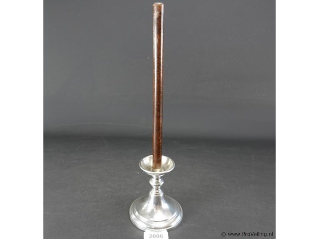 Verzilverd tinnen kandelaar - afbeelding 1 van  5