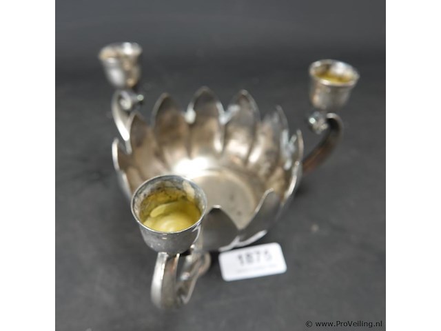 Verzilverde schaal met kandelaars - afbeelding 2 van  5