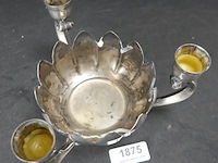 Verzilverde schaal met kandelaars - afbeelding 4 van  5