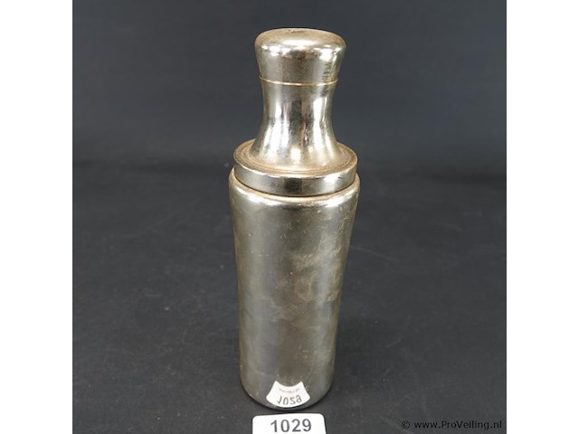 Verzilverde vintage cocktailshaker in art deco-stijl. - afbeelding 1 van  5