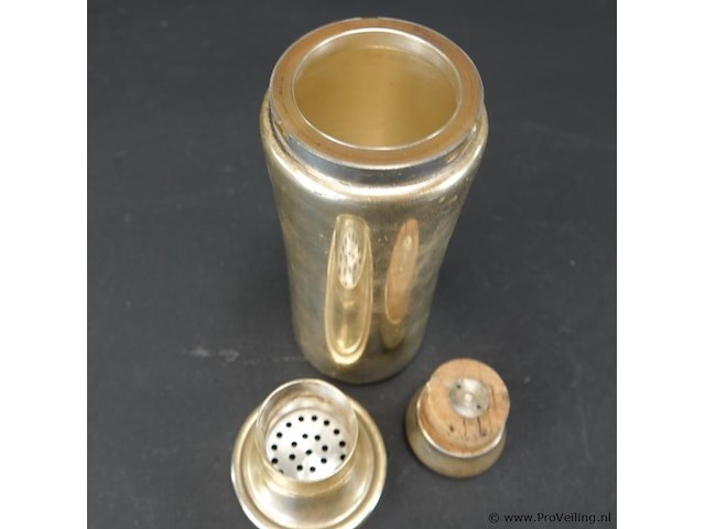 Verzilverde vintage cocktailshaker in art deco-stijl. - afbeelding 4 van  5