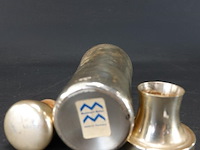 Verzilverde vintage cocktailshaker in art deco-stijl. - afbeelding 5 van  5