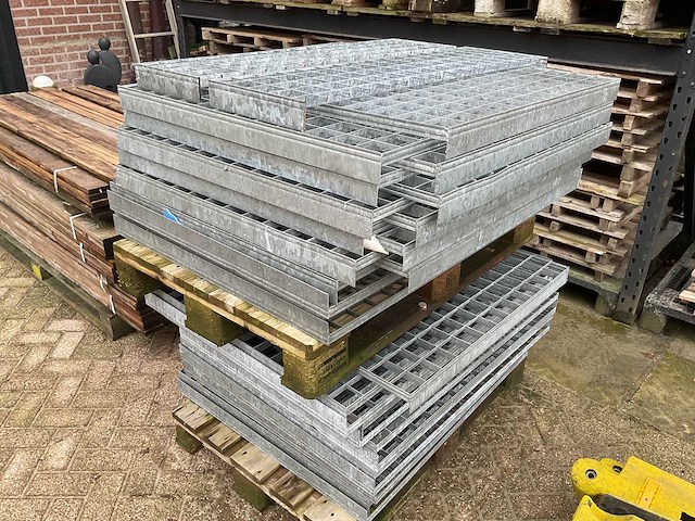 Verzinkte roosters (28x) - afbeelding 1 van  1