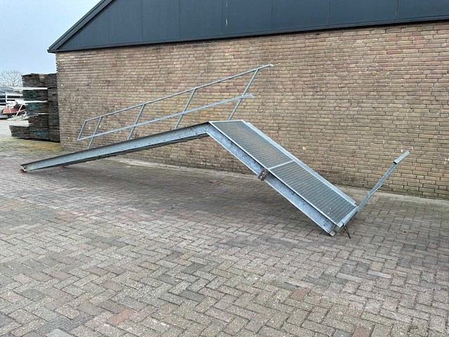 Verzinkte stalen bordestrap 3.25m vloerhoogte - afbeelding 9 van  9