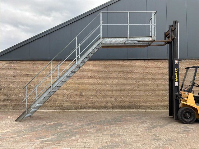 Verzinkte stalen bordestrap 3.25m vloerhoogte - afbeelding 1 van  6