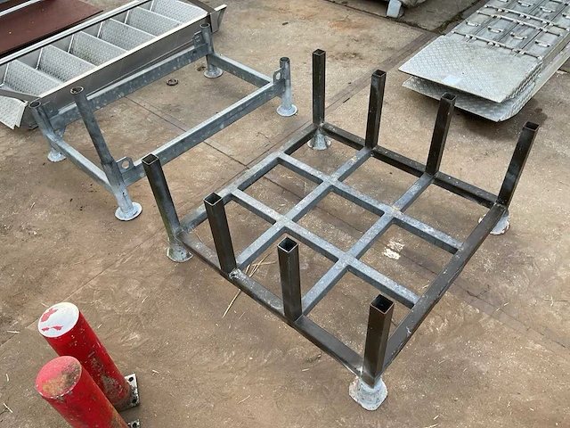 Verzinkte stalen frames - afbeelding 1 van  3
