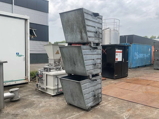 Verzinkte stapelbakken/materiaalbakken (3x) - afbeelding 1 van  5