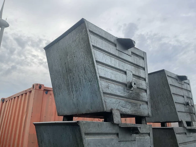 Verzinkte stapelbakken/materiaalbakken (3x) - afbeelding 4 van  5