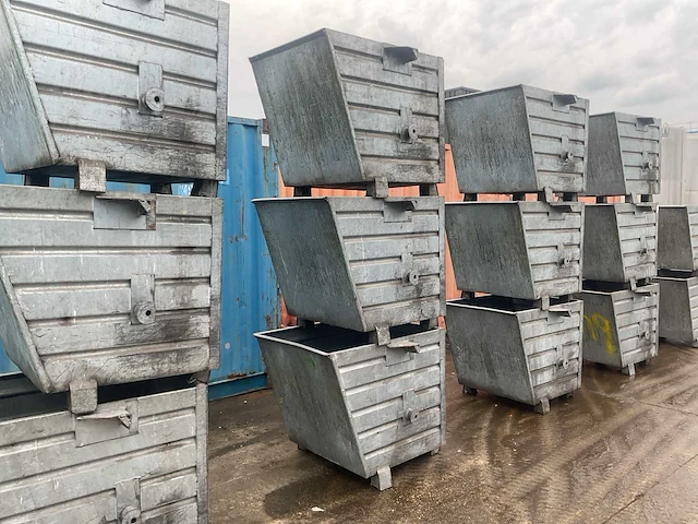 Verzinkte stapelbakken/materiaalbakken (3x) - afbeelding 1 van  5