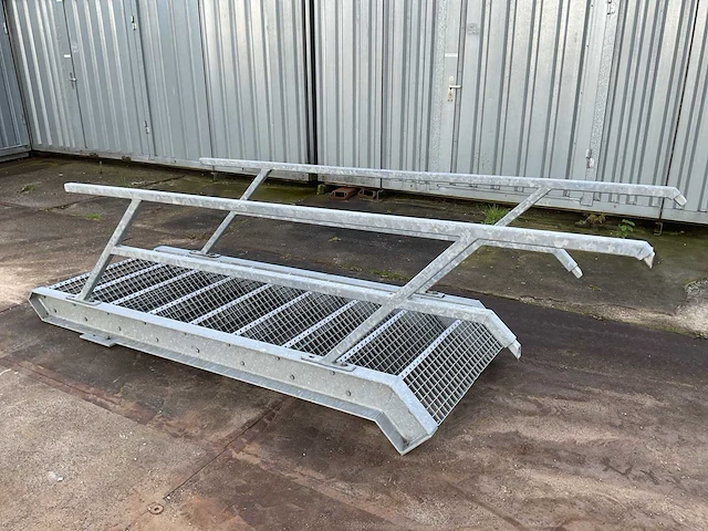 Verzinkte toegangstrap - afbeelding 2 van  6