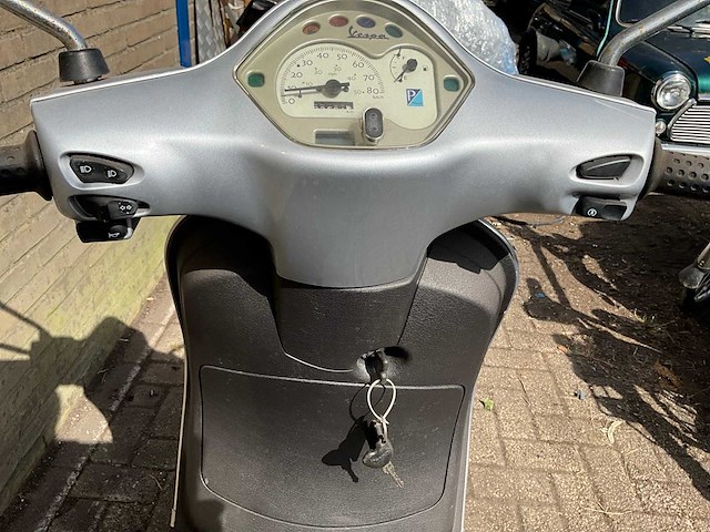 Vespa - 2007 - lx 50 2t bromscooter - afbeelding 2 van  11