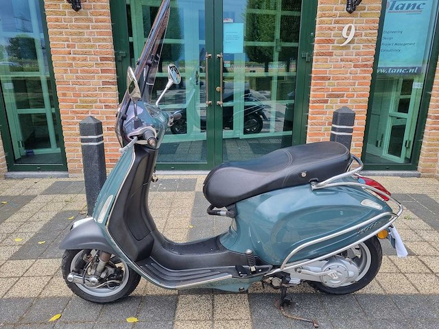 Vespa - 4takt - brommer - afbeelding 1 van  13