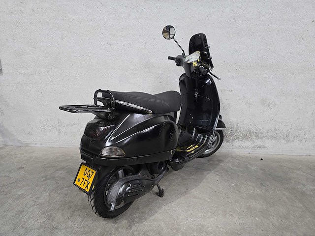 Vespa - bromscooter - lx 50 2t - 45km uitvoering d077fx - afbeelding 5 van  7