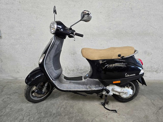 Vespa - bromscooter - lx 50 4t - 45km uitvoering dn084p - afbeelding 1 van  6