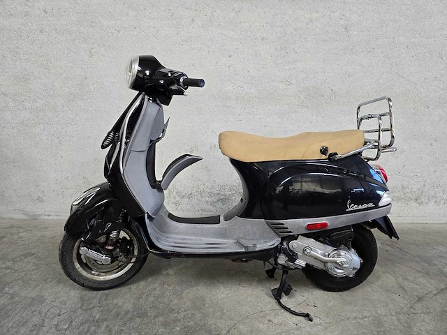 Vespa - bromscooter - lx 50 4t - 45km uitvoering f817nd - afbeelding 1 van  6